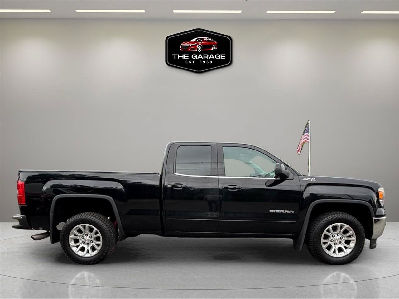 Used 2015 GMC Sierra 1500 SLE w/ SLE Value Package AWD/4WD image 3