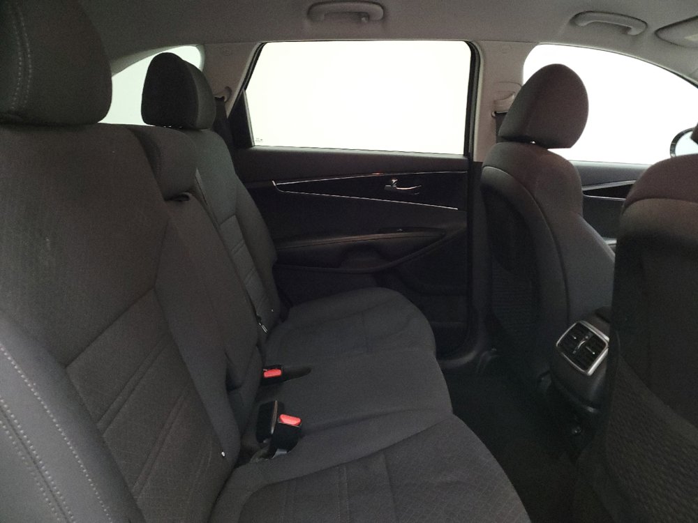 Used 2020 Kia Sorento LX AWD/4WD image 19