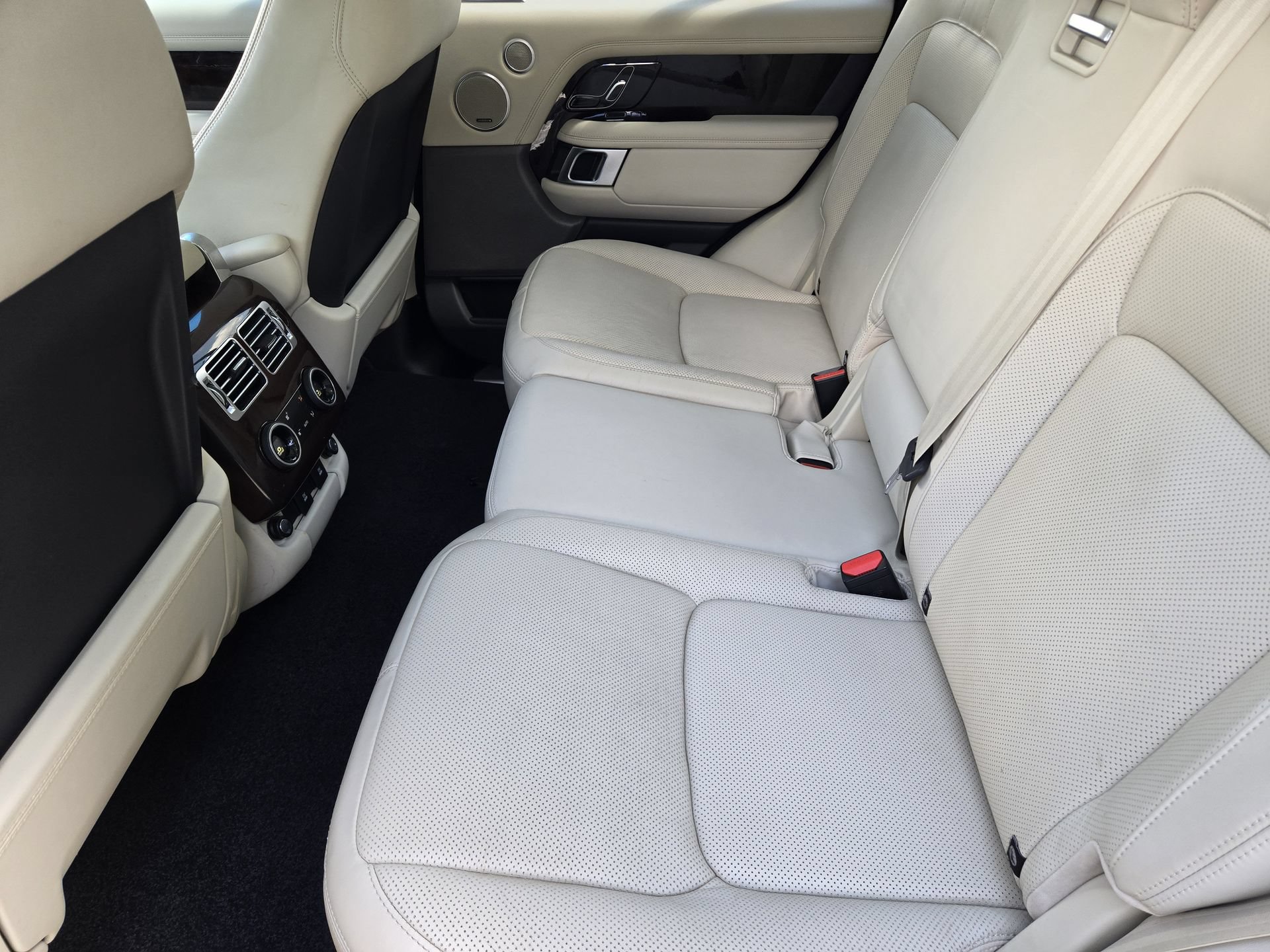 Used 2018 Land Rover Range Rover Supercharged AWD/4WD image 27