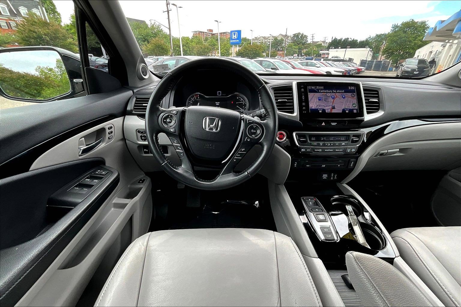 Used 2017 Honda Pilot Touring image 5