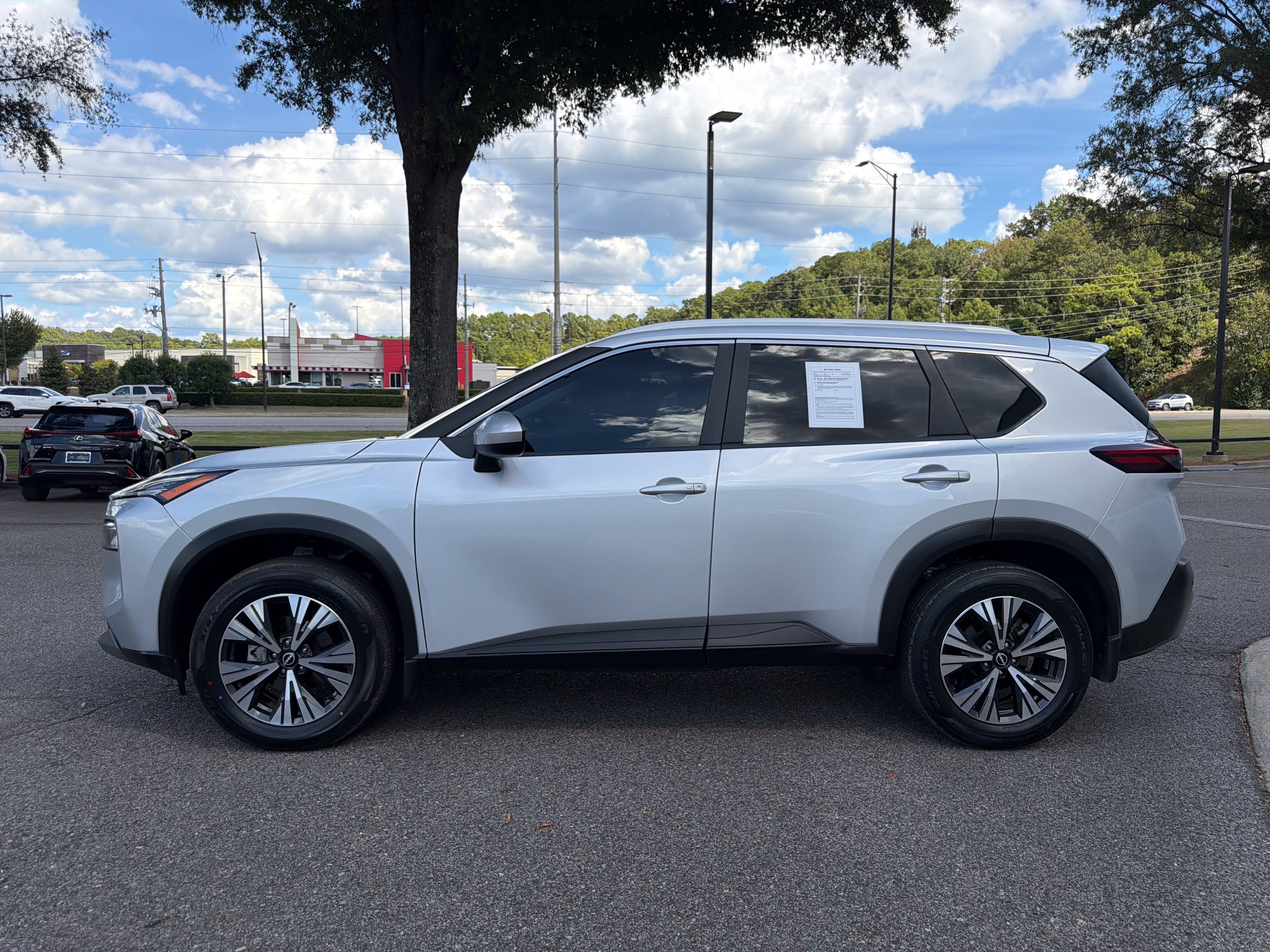 Used 2023 Nissan Rogue SV w/ SV Premium B Package FWD image 9