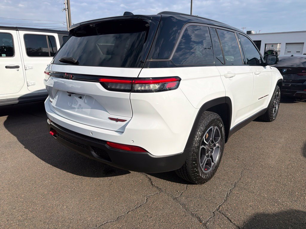 Used 2022 Jeep Grand Cherokee Trailhawk w/ ADV Protech Group II AWD/4WD image 5