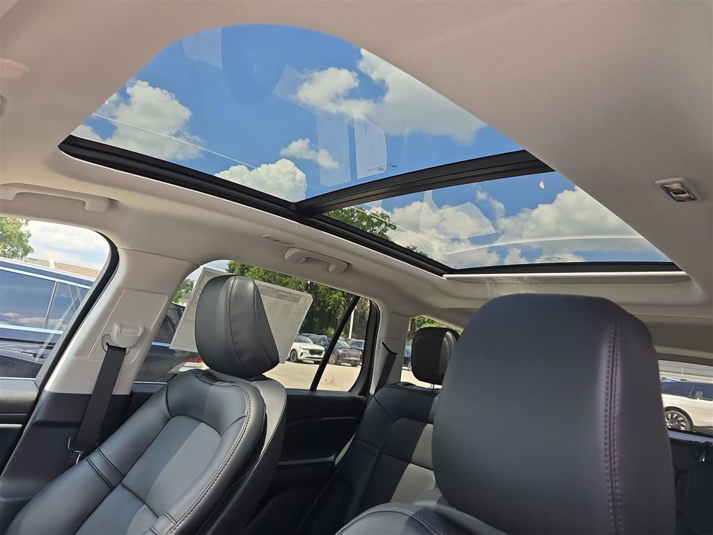 New 2025 Lincoln Aviator 2WD w/ Equipment Group 101A image 19