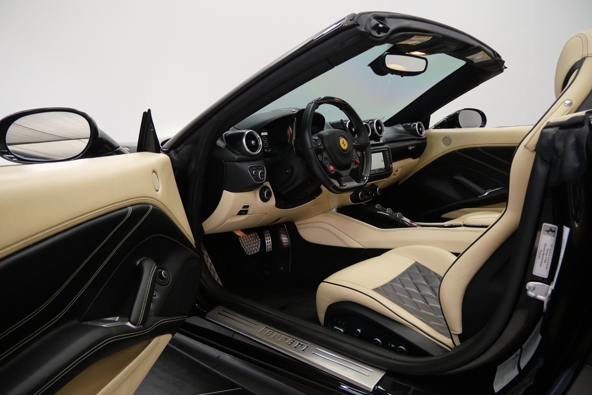 Used 2015 Ferrari California T RWD image 23
