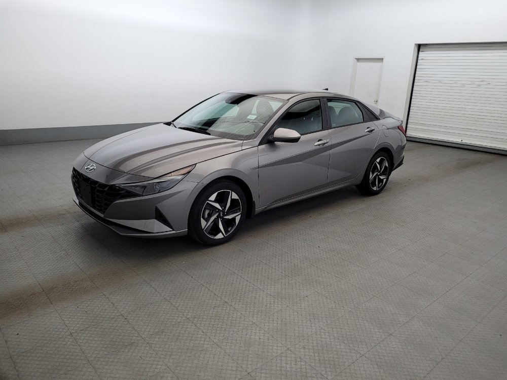 Used 2023 Hyundai Elantra SEL w/ Convenience Package FWD image 2