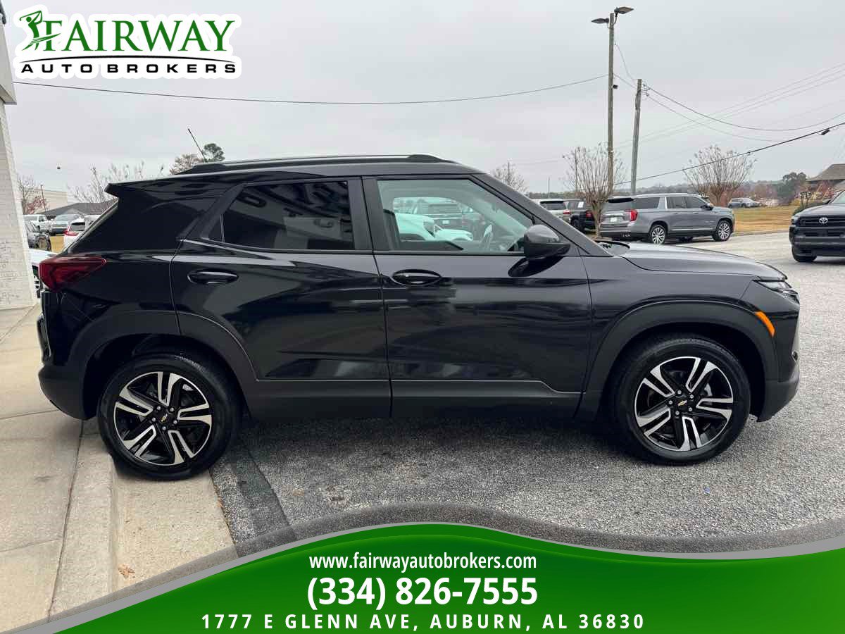 Used 2024 Chevrolet TrailBlazer LT w/ LT Cold Weather Package image 5