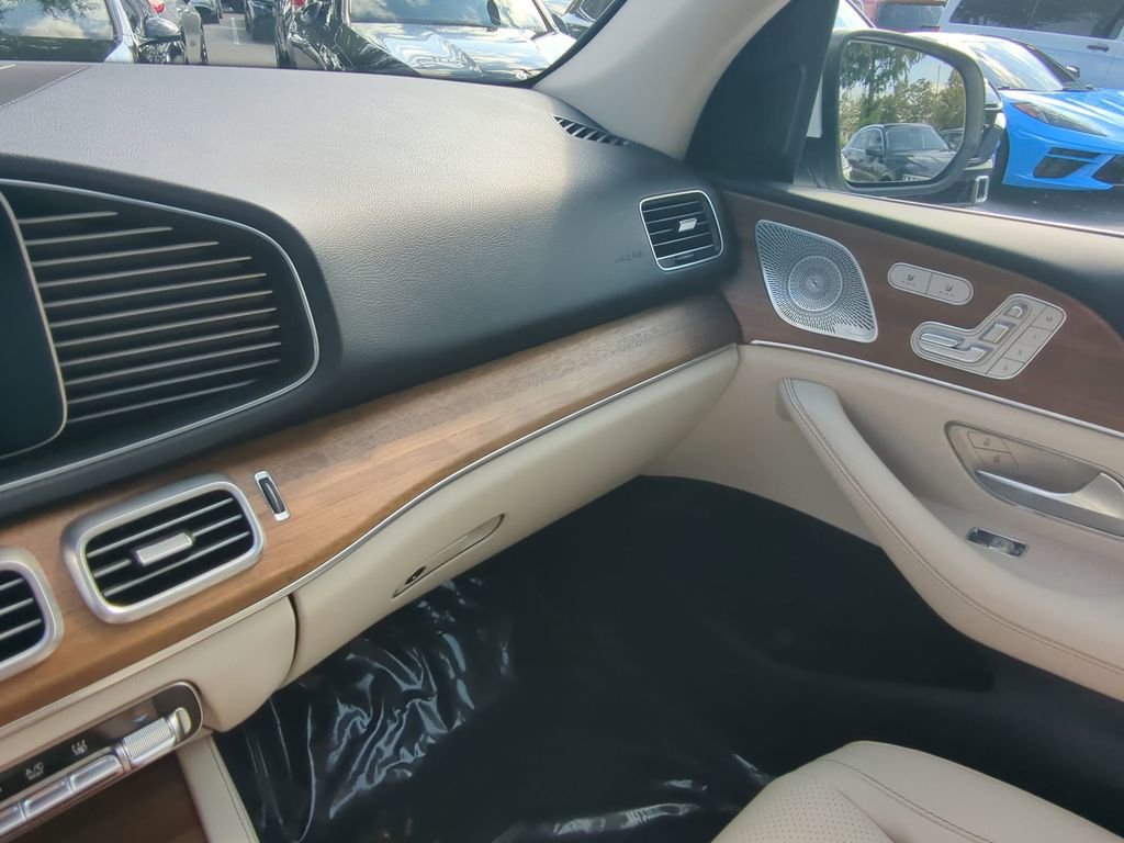 Used 2025 Mercedes-Benz GLE 450e 4MATIC image 4