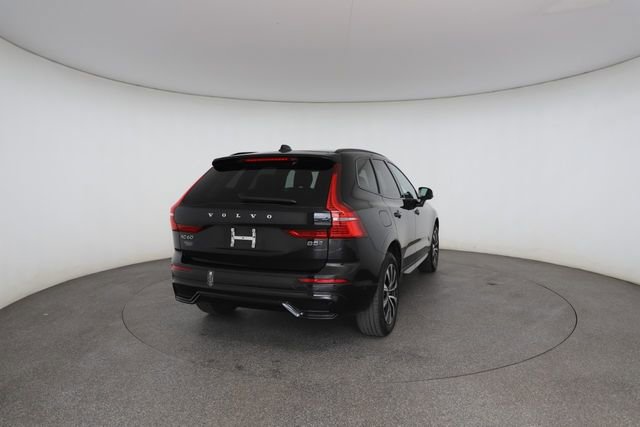 Used 2023 Volvo XC60 B5 Plus image 17
