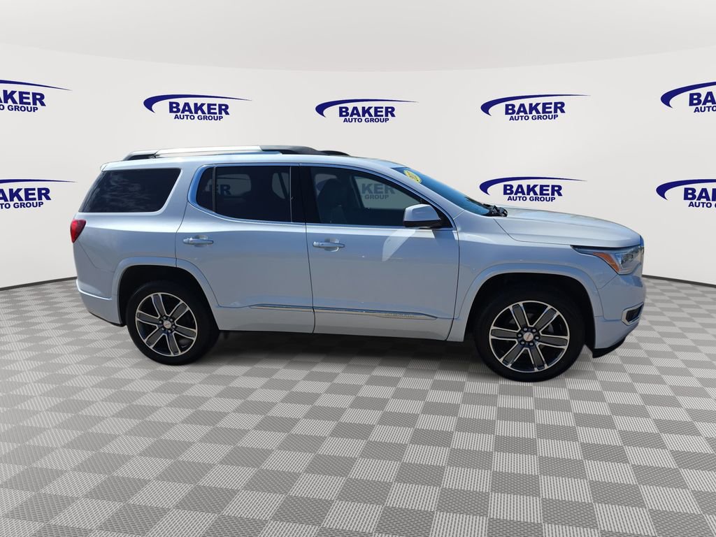Used 2017 GMC Acadia Denali w/ Technology Package AWD/4WD image 4