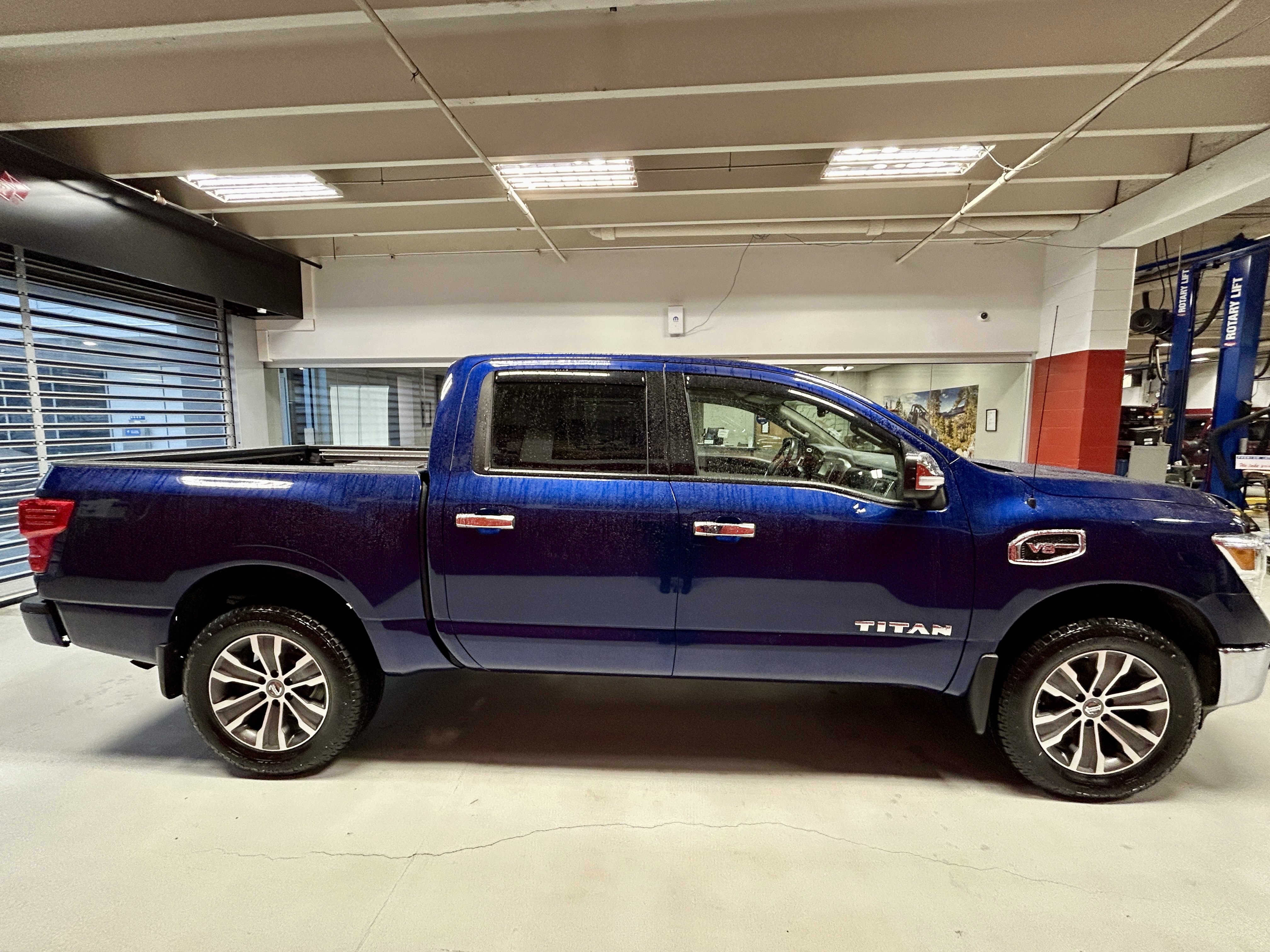 Used 2017 Nissan Titan SL image 11