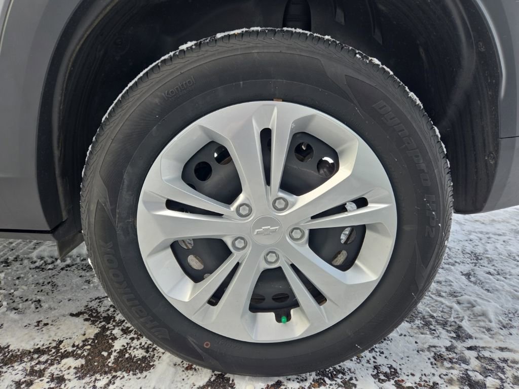 Used 2024 Chevrolet Trax LS image 35