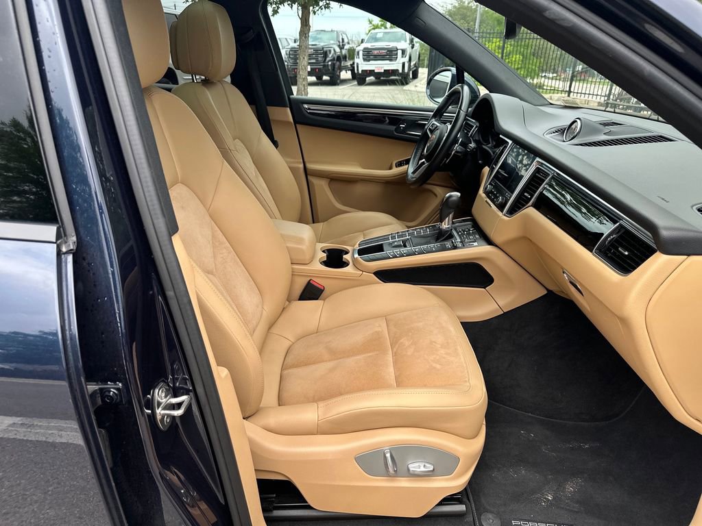 Used 2018 Porsche Macan AWD/4WD image 39