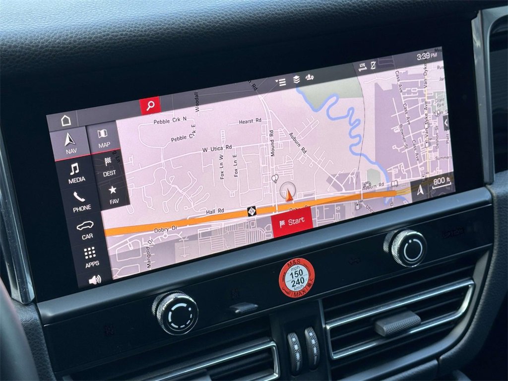 Certified 2025 Porsche Macan image 24