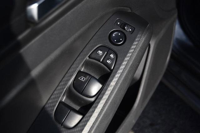 Used 2024 Nissan Altima 2.5 SV image 9