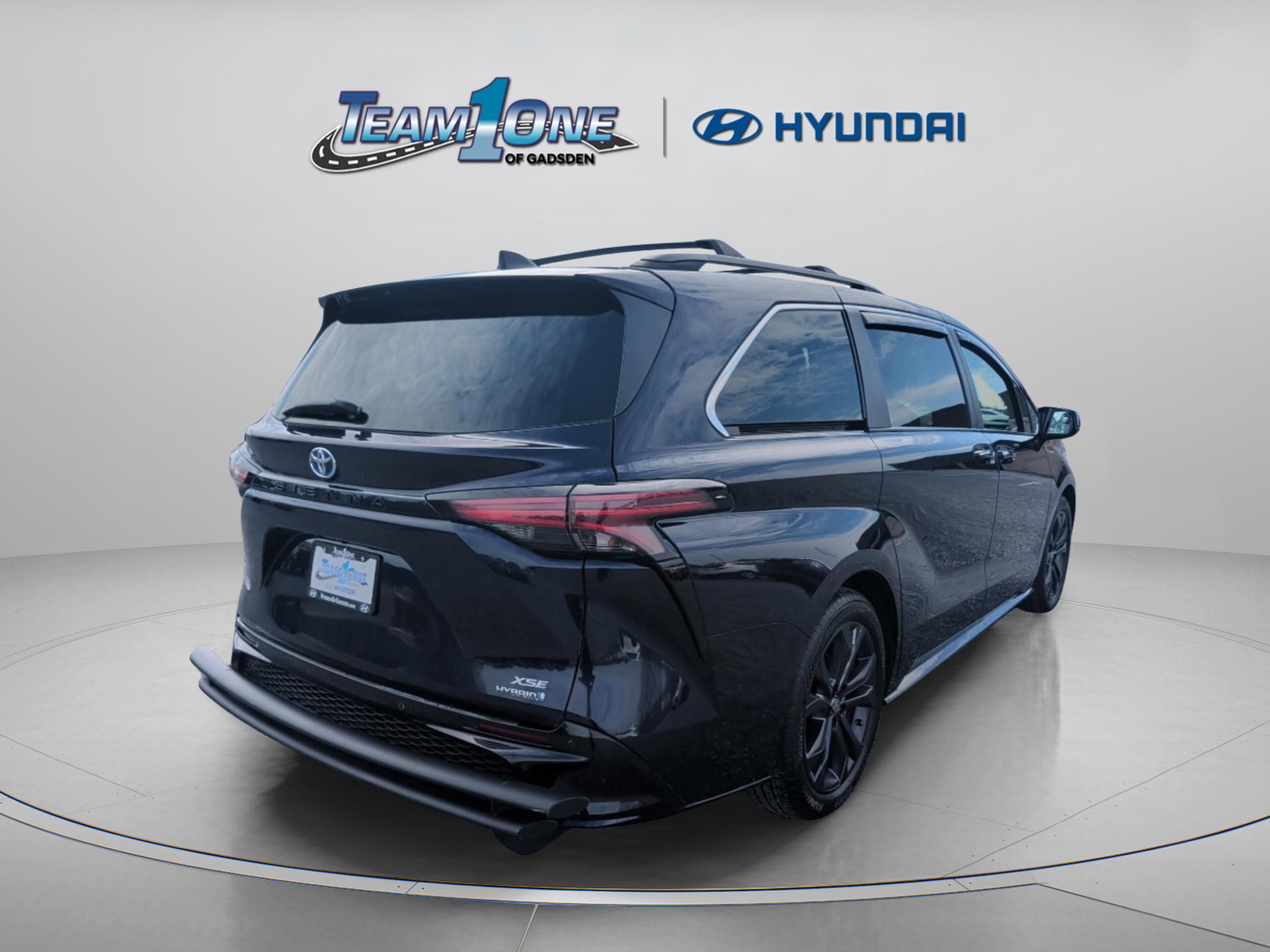 Used 2023 Toyota Sienna XSE w/ XSE Plus Package image 8