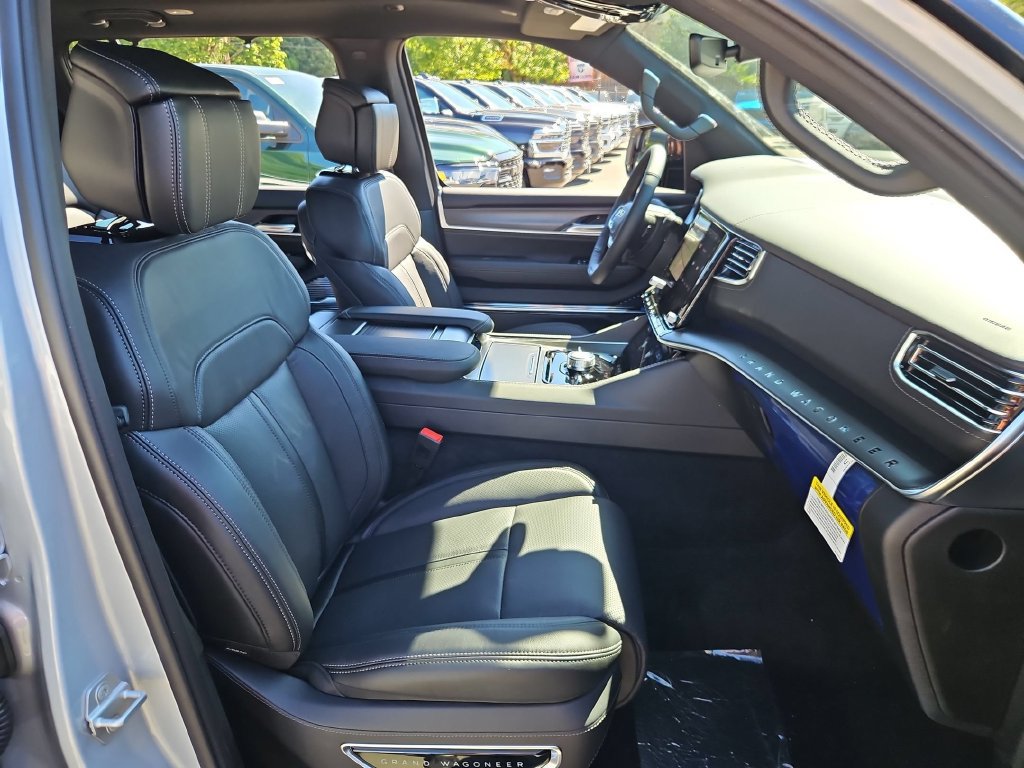 New 2026 Jeep Grand Wagoneer Summit w/ 8-Passenger Seating Package AWD/4WD image 16