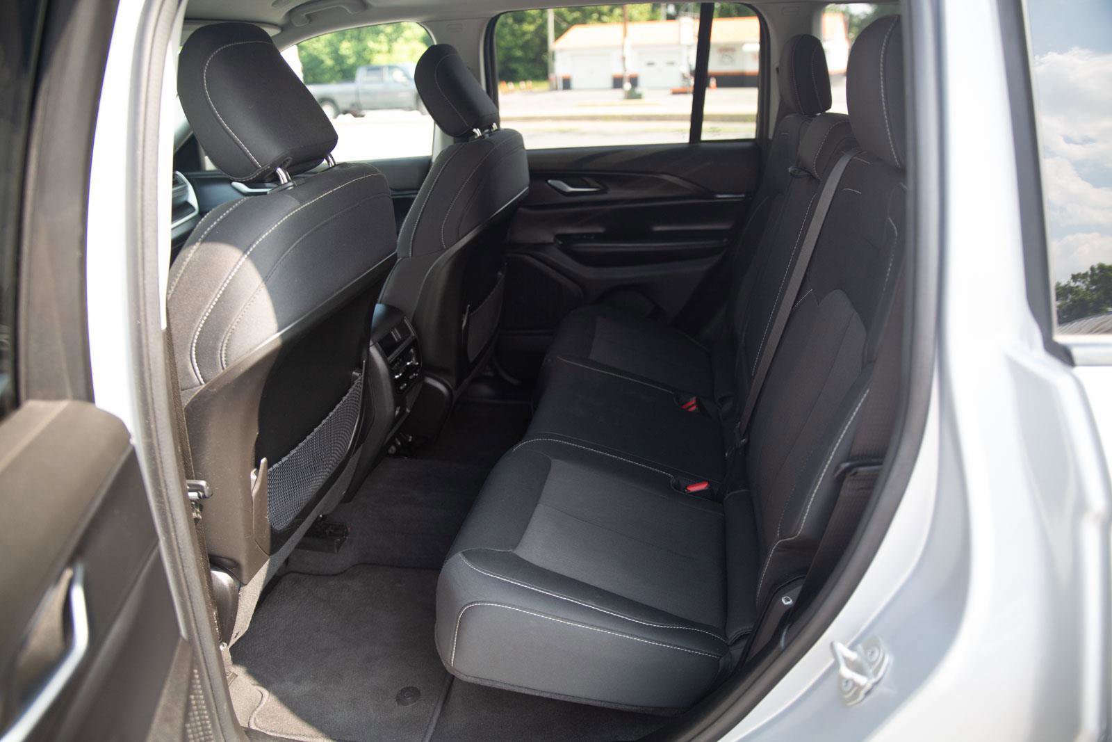 Used 2023 Jeep Grand Cherokee Laredo image 13