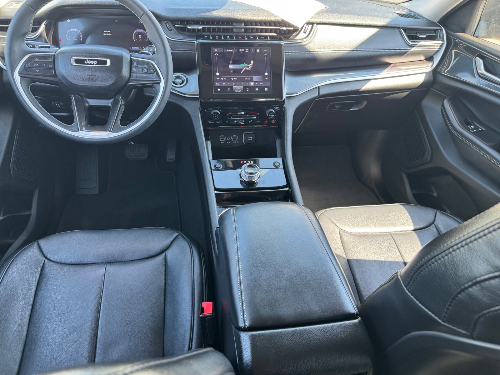 Used 2023 Jeep Grand Cherokee Laredo image 25