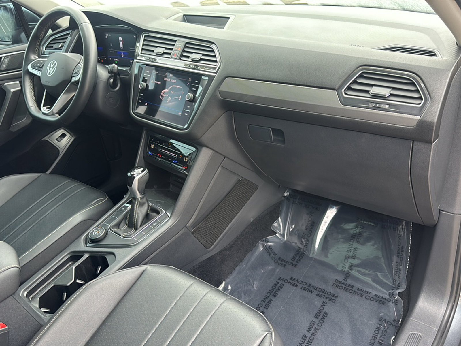 Used 2022 Volkswagen Tiguan SE AWD/4WD image 11