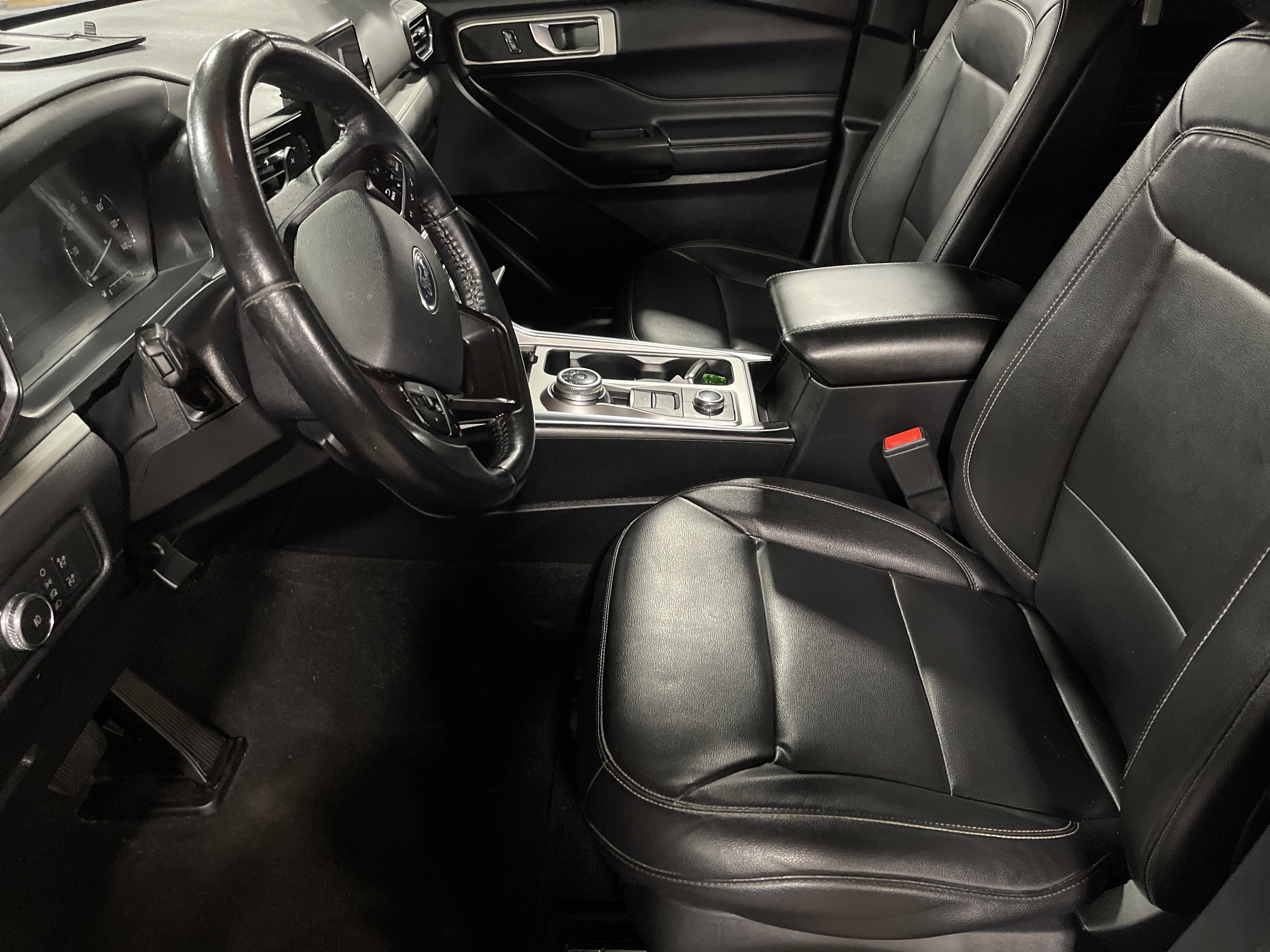 Used 2020 Ford Explorer XLT w/ Equipment Group 202A image 9