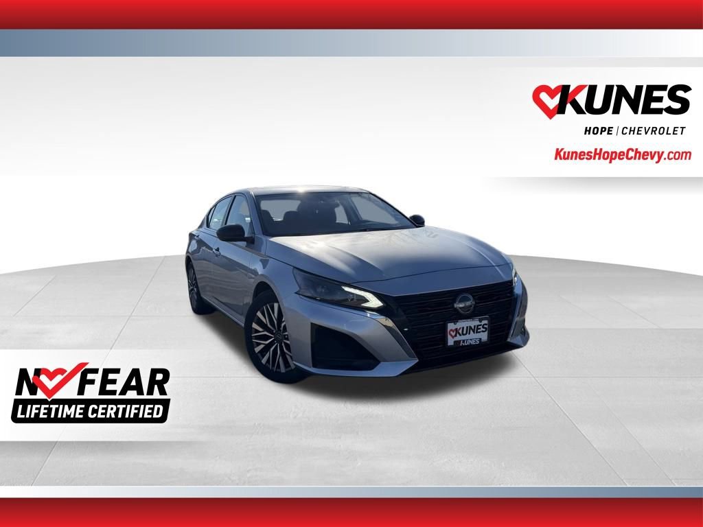 Used 2024 Nissan Altima 2.5 SV