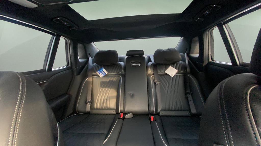 Used 2025 Genesis G90 3.5T image 18