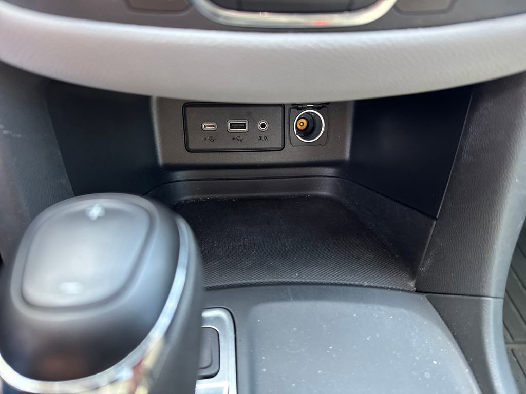 Used 2021 Chevrolet Equinox LS w/ LS Convenience Package image 23