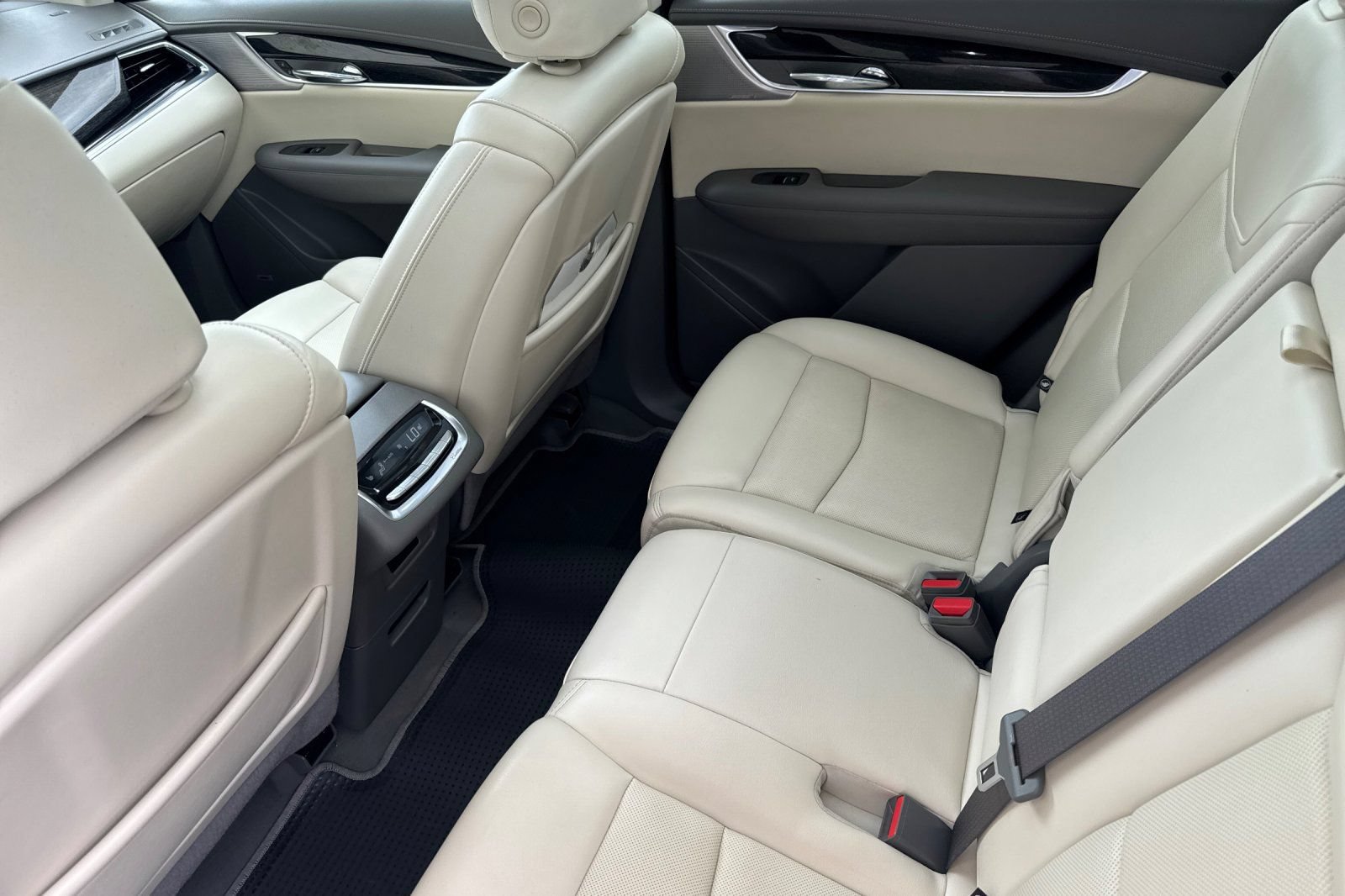 Certified 2021 Cadillac XT6 Premium Luxury w/ LPO, Radiant Package AWD/4WD image 15