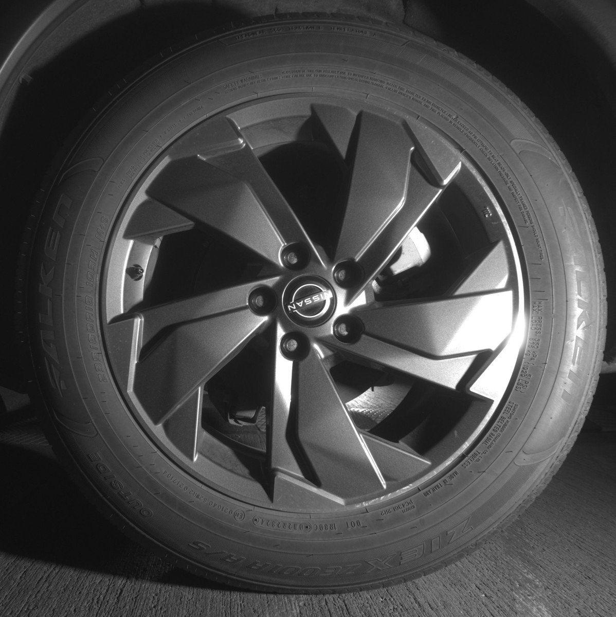 Used 2025 Nissan Rogue SV FWD image 14