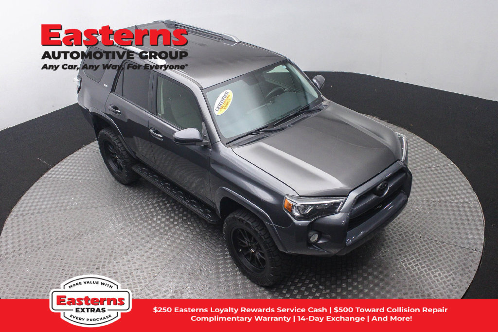 Used 2017 Toyota 4Runner SR5 AWD/4WD image 4