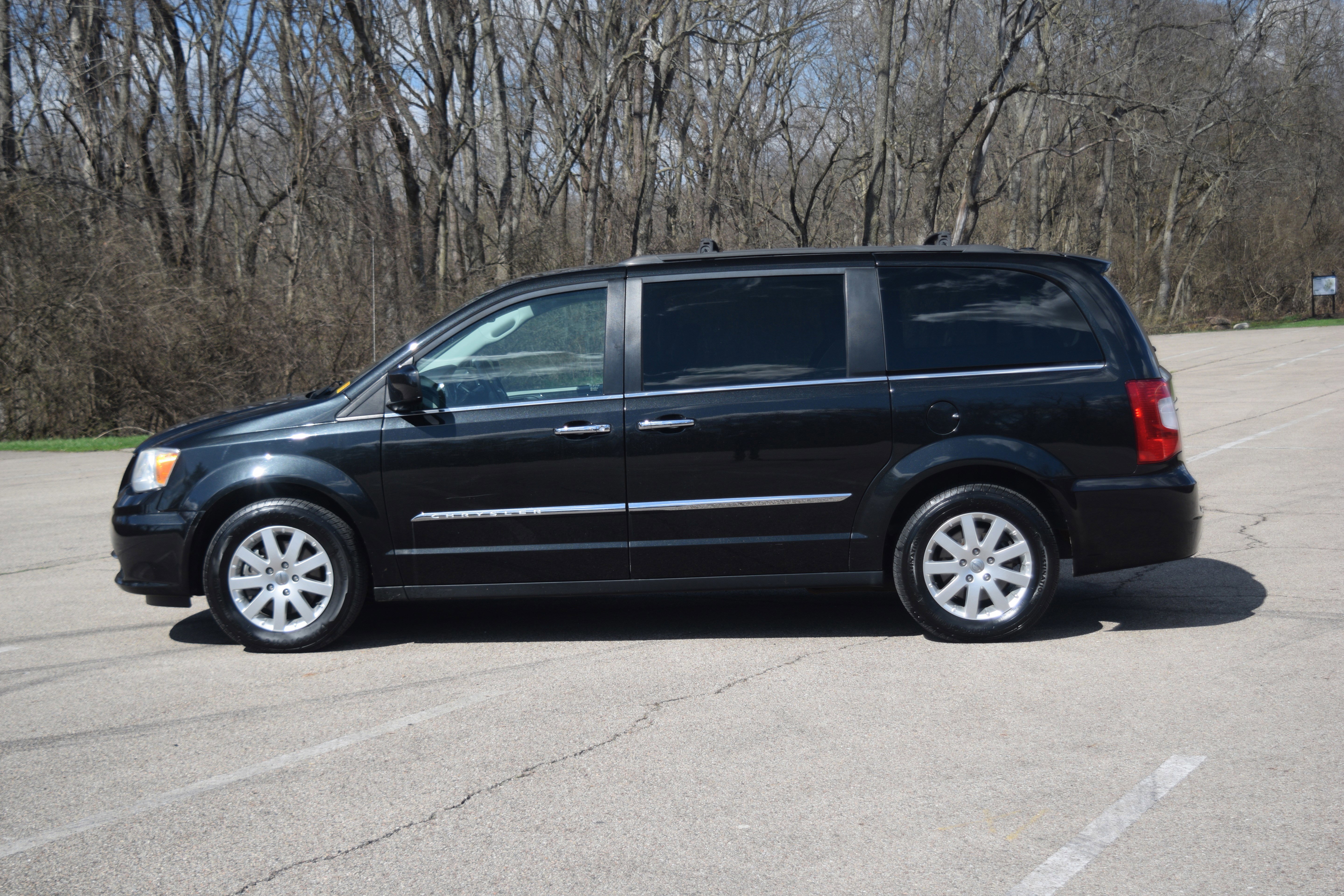 Used 2015 Chrysler Town & Country Touring w/ Driver Convenience Group image 24