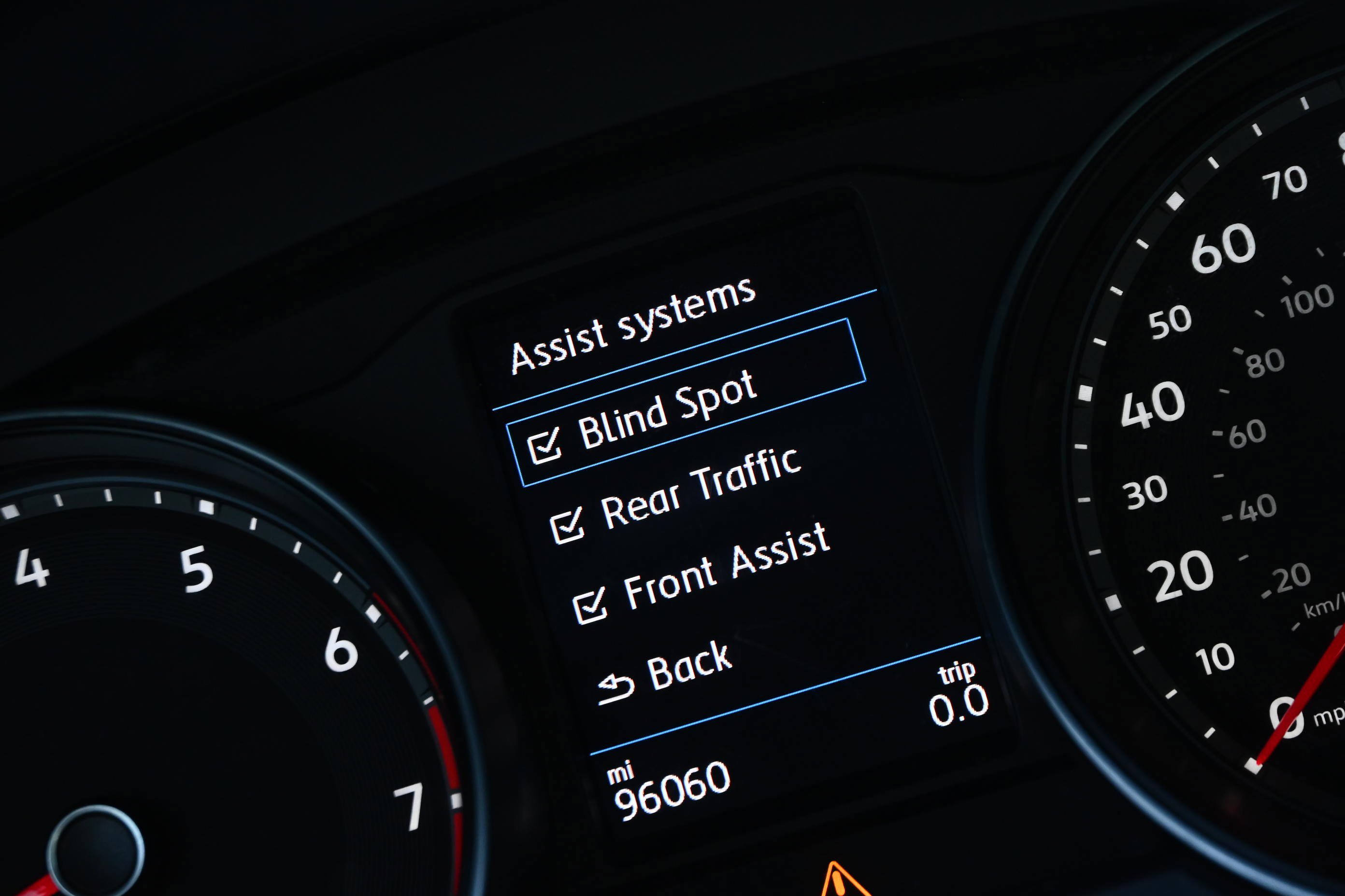 Used 2020 Volkswagen Atlas Cross Sport SE w/ Panoramic Sunroof Package image 23