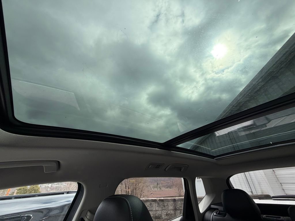 Used 2023 Volkswagen Taos SE w/ Panoramic Sunroof Package image 23