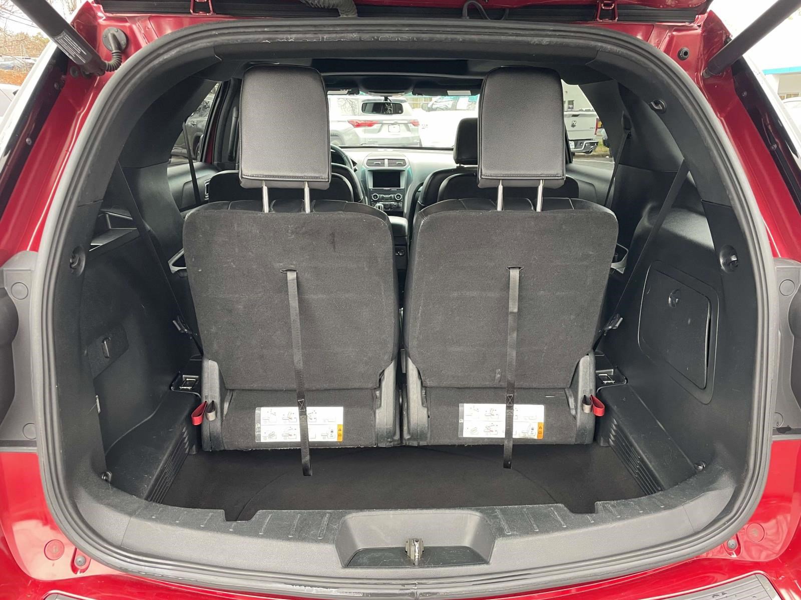 Used 2019 Ford Explorer XLT w/ Equipment Group 202A image 16