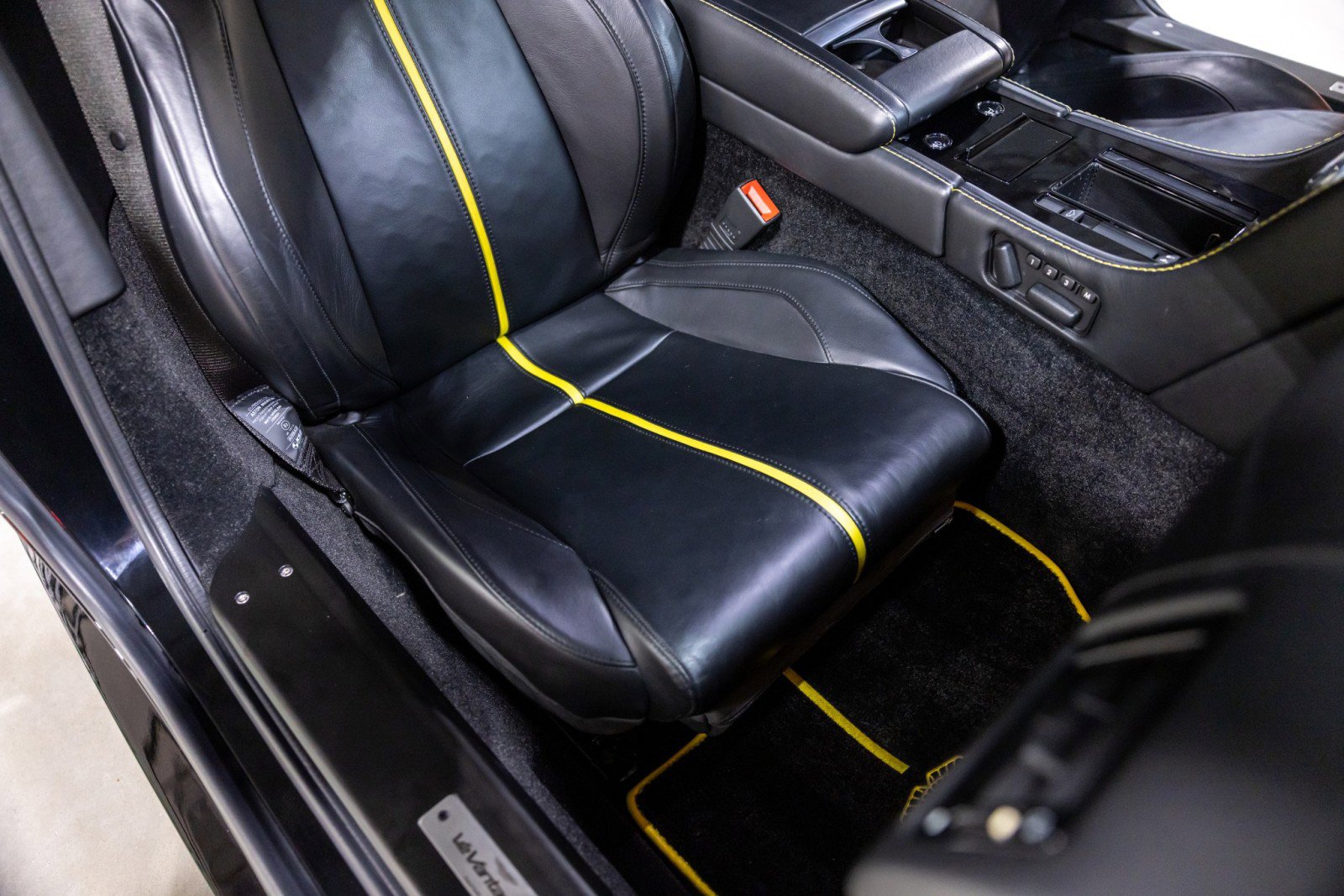 Used 2016 Aston Martin V12 Vantage S image 30