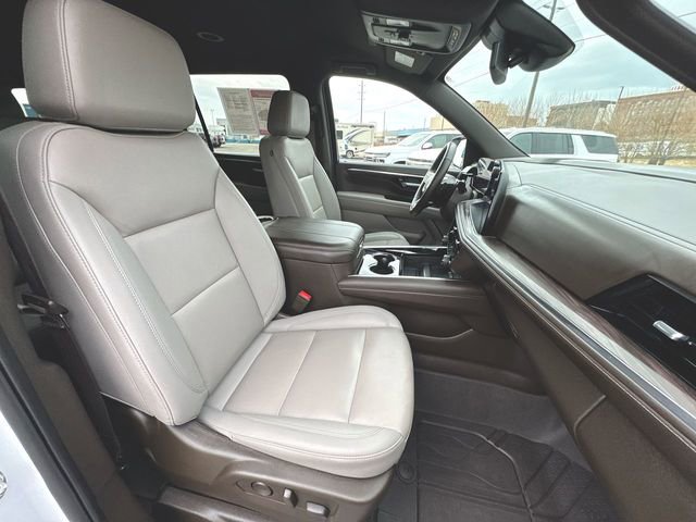 Used 2025 Chevrolet Suburban LT w/ Comfort Package image 28
