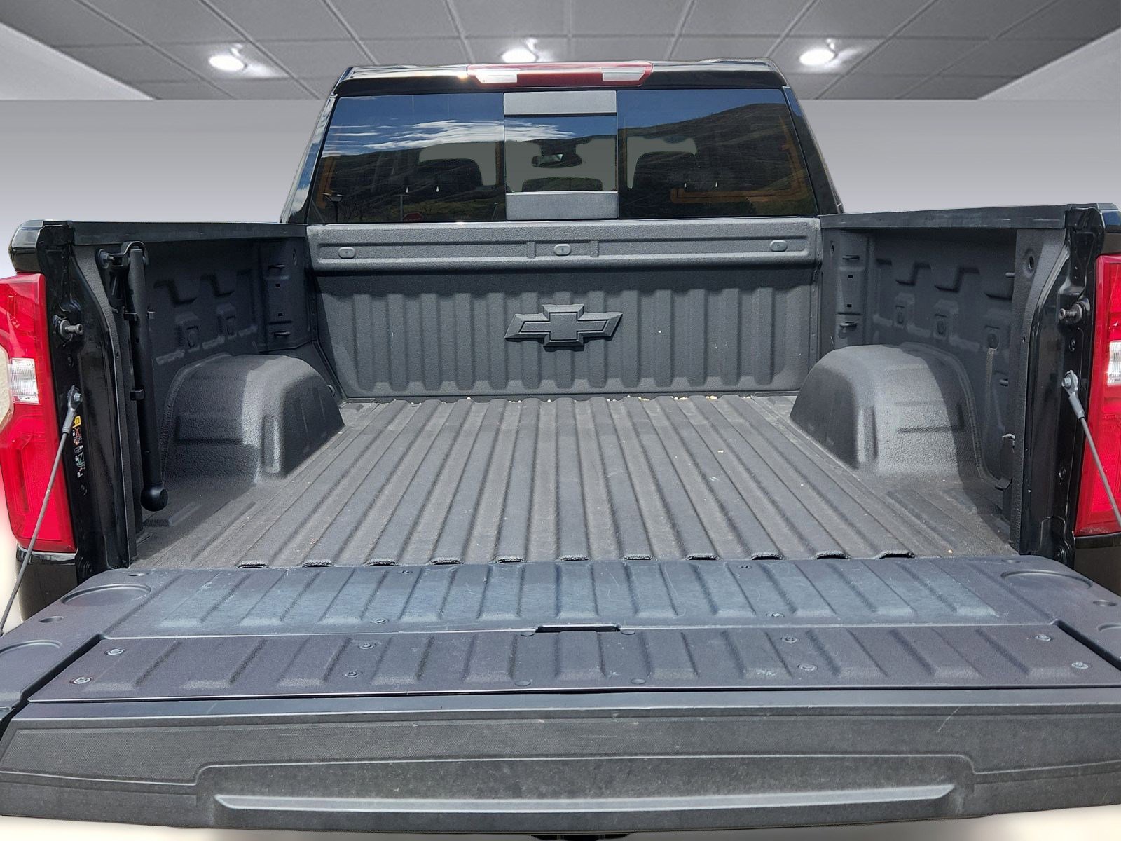 Used 2025 Chevrolet Silverado 1500 LT Trail Boss w/ Convenience Package II AWD/4WD image 32