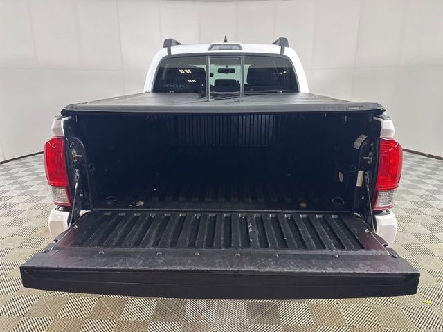 Used 2016 Toyota Tacoma TRD Sport AWD/4WD image 7