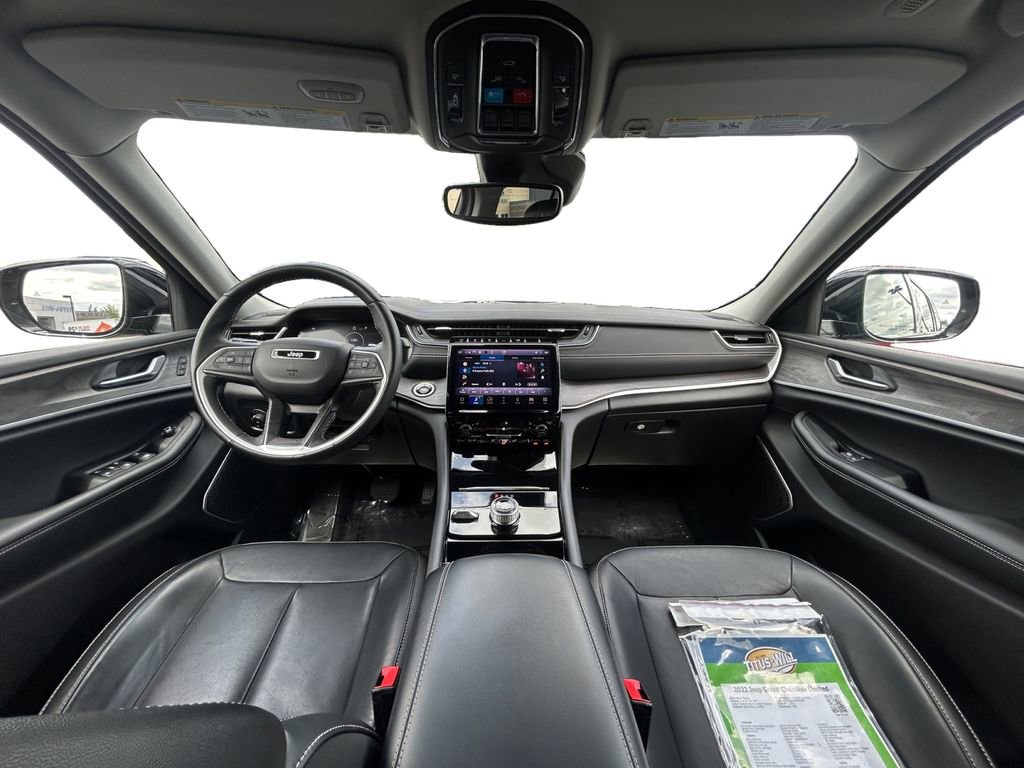 Used 2022 Jeep Grand Cherokee Limited image 12