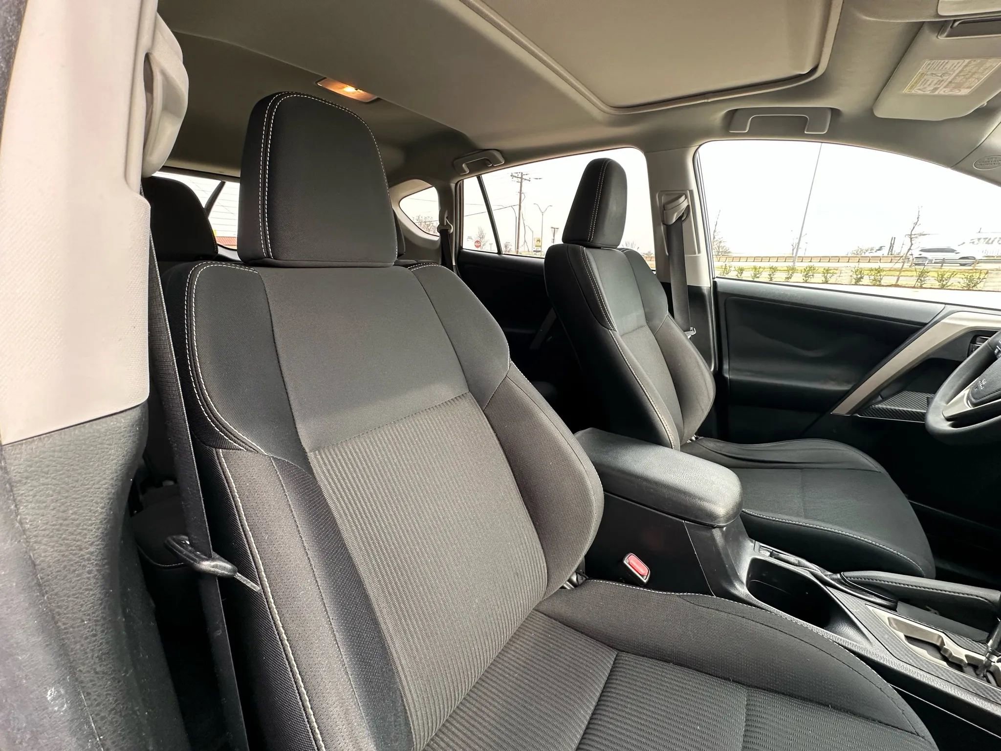 Used 2015 Toyota RAV4 XLE FWD image 17