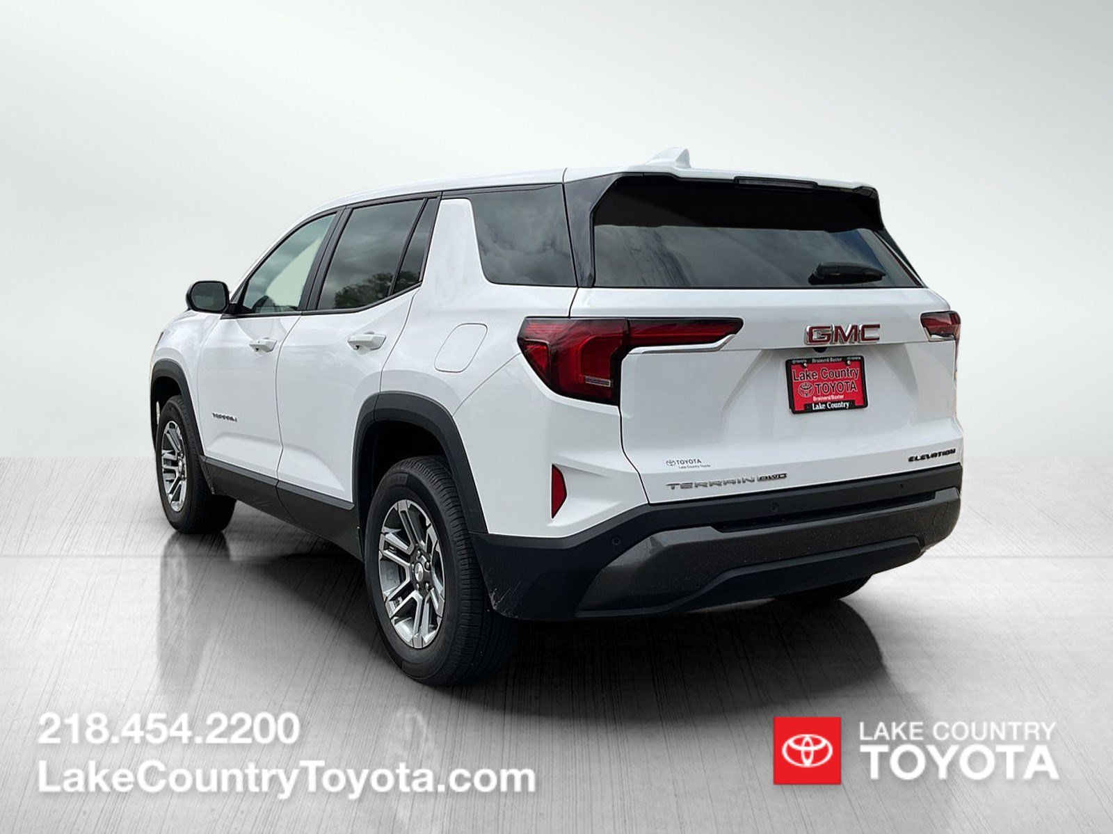 Used 2025 GMC Terrain Elevation AWD/4WD image 3