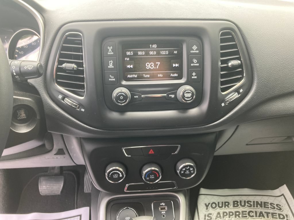 Used 2018 Jeep Compass Latitude AWD/4WD image 23