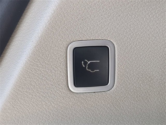 Used 2018 Chrysler Pacifica Touring w/ Tire & Wheel Group image 15