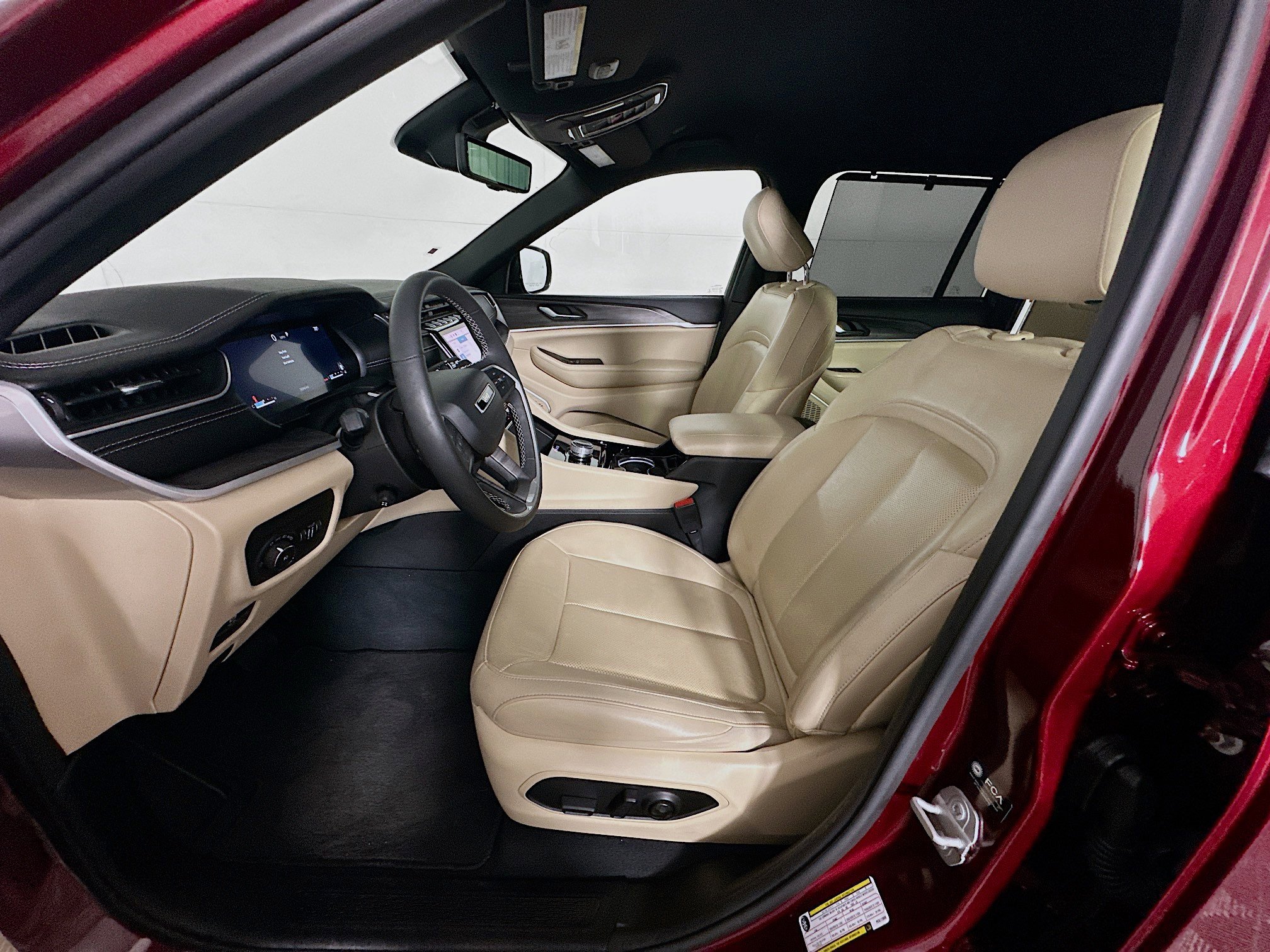 Used 2023 Jeep Grand Cherokee Limited w/ Luxury Tech Group II image 13