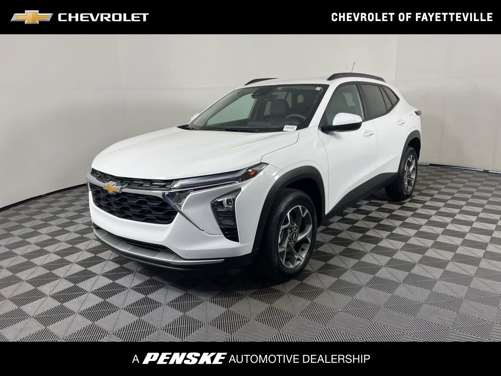 Certified 2025 Chevrolet Trax LT FWD image 1
