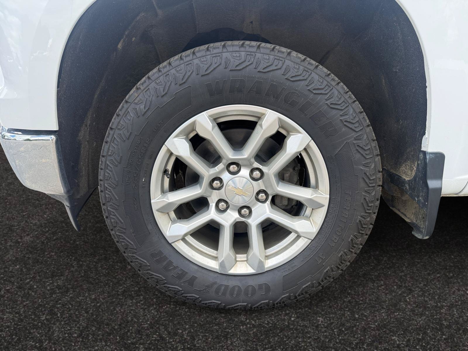 Used 2022 Chevrolet Silverado 1500 LT AWD/4WD image 14
