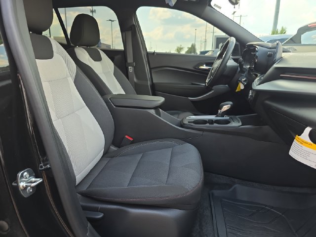 Used 2026 Chevrolet Trax RS w/ Sunroof Package FWD image 14