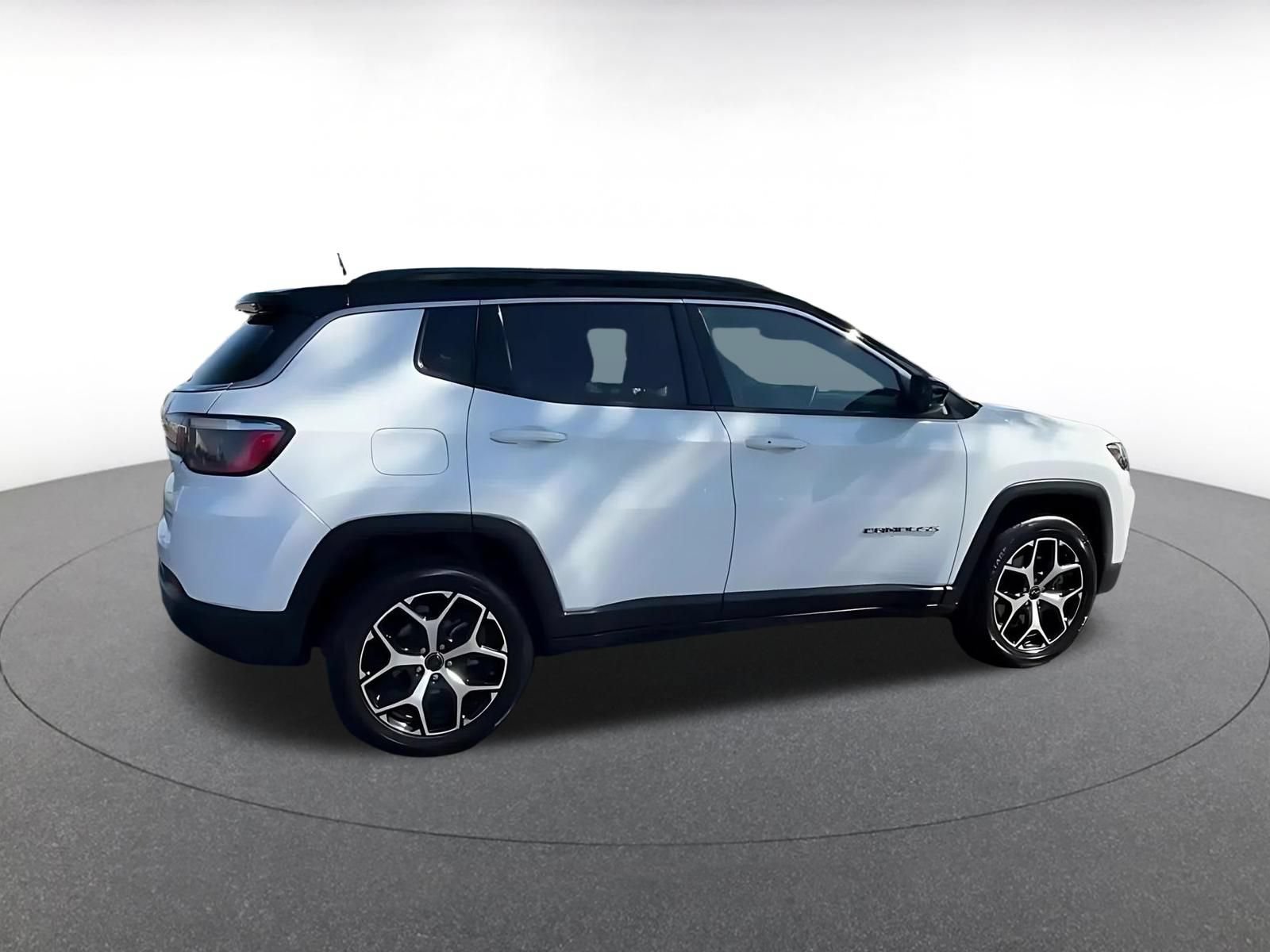 Used 2025 Jeep Compass Limited AWD/4WD image 15