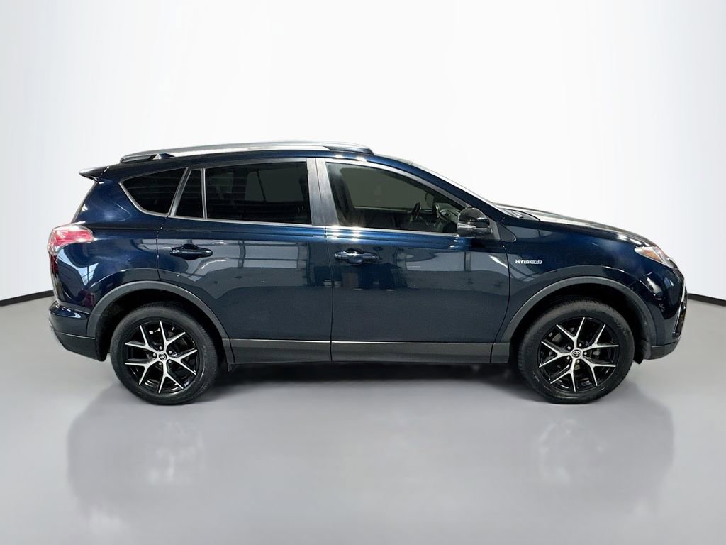Used 2017 Toyota RAV4 SE image 5