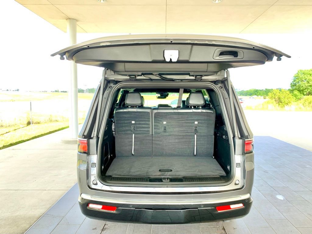 Used 2022 Jeep Wagoneer Series II AWD/4WD image 23